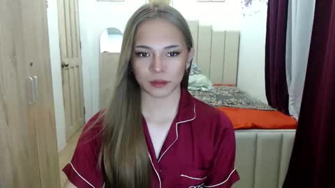 Snapshot of queen_heart0 chatting on June 3, 1:08 am shawny online show from June 3, 1:08 am