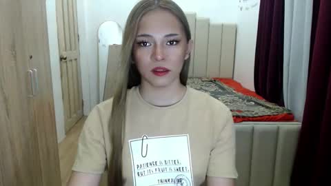 Snapshot of queen_heart0 chatting on June 7, 2:27 am shawny online show from June 7, 2:27 am