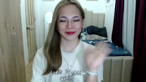 Snapshot of queen_heart0 chatting on June 16, 2:03 am shawny online show from June 16, 2:03 am