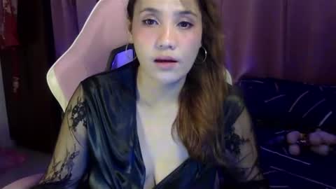 QueenHennessy online show from December 2, 7:05 pm