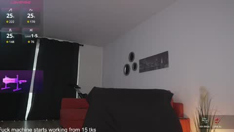 Snapshot of queen_leylla chatting on May 22, 5:36 am queen_leylla online show from May 22, 5:36 am