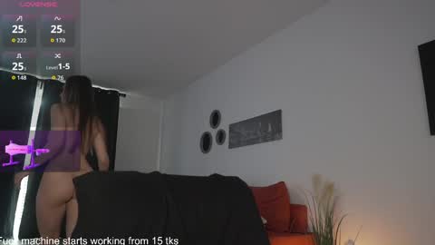 Snapshot of queen_leylla chatting on May 30, 5:37 am queen_leylla online show from May 30, 5:37 am