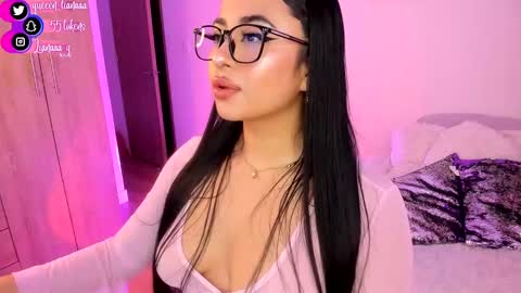 Snapshot of queen_liana chatting on December 14, 4:56 am Liana  online show from December 14, 4:56 am