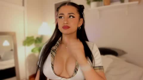 Snapshot of queen_liana chatting on May 29, 6:11 am Liana online show from May 29, 6:11 am