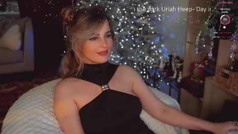 Snapshot of queen_maria chatting on December 19, 11:12 pm Maria online show from December 19, 11:12 pm