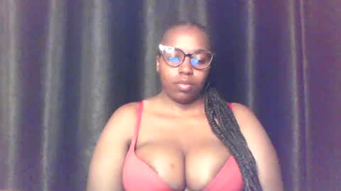 Snapshot of queen_melanine chatting on June 20, 4:59 am QUEEN online show from June 20, 4:59 am