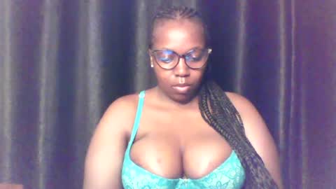Snapshot of queen_melanine chatting on June 21, 3:53 am QUEEN online show from June 21, 3:53 am