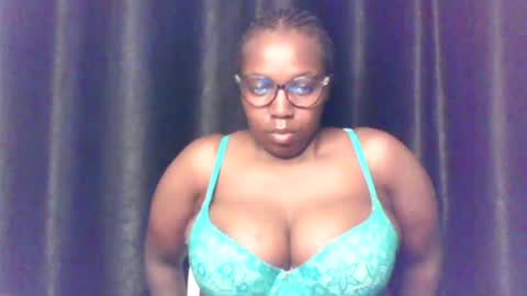 Snapshot of queen_melanine chatting on June 27, 12:22 pm QUEEN online show from June 27, 12:22 pm