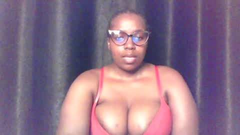 Snapshot of queen_melanine chatting on June 28, 3:29 pm QUEEN online show from June 28, 3:29 pm