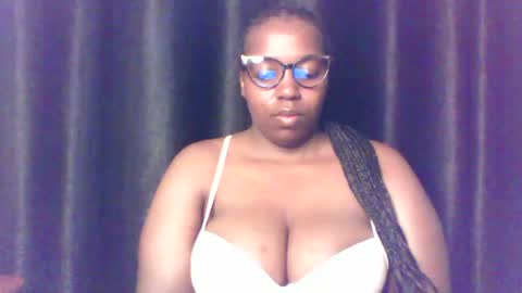 Snapshot of queen_melanine chatting on July 5, 4:19 am QUEEN online show from July 5, 4:19 am