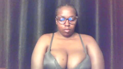 Snapshot of queen_melanine chatting on July 9, 4:38 am QUEEN online show from July 9, 4:38 am