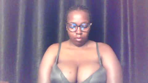 Snapshot of queen_melanine chatting on July 10, 3:55 am QUEEN online show from July 10, 3:55 am