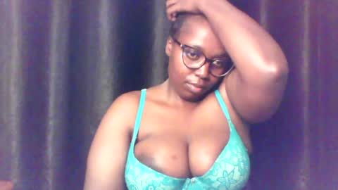 Snapshot of queen_melanine chatting on July 11, 3:48 pm QUEEN online show from July 11, 3:48 pm
