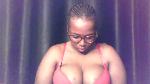 Snapshot of queen_melanine chatting on July 15, 4:29 am QUEEN online show from July 15, 4:29 am