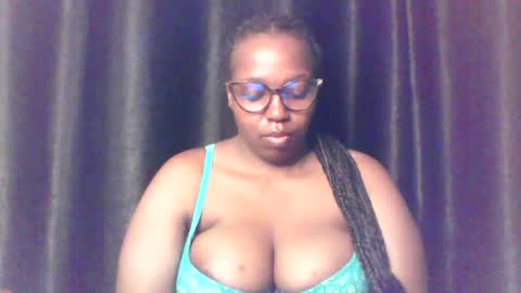 Snapshot of queen_melanine chatting on July 19, 4:27 am QUEEN online show from July 19, 4:27 am