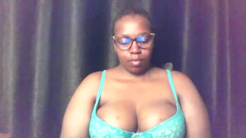 Snapshot of queen_melanine chatting on July 20, 11:34 am QUEEN online show from July 20, 11:34 am
