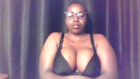 Snapshot of queen_melanine chatting on July 21, 3:53 am QUEEN online show from July 21, 3:53 am