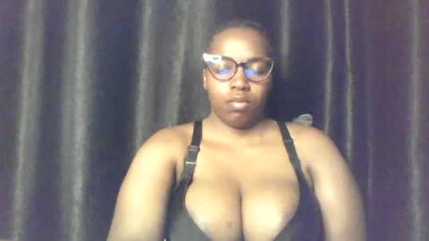 Snapshot of queen_melanine chatting on July 22, 4:04 am QUEEN online show from July 22, 4:04 am