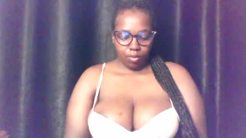 Snapshot of queen_melanine chatting on July 26, 3:58 am QUEEN online show from July 26, 3:58 am