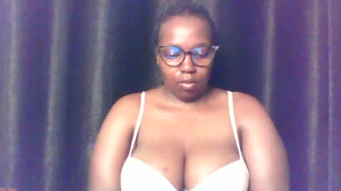 Snapshot of queen_melanine chatting on July 27, 4:08 am QUEEN online show from July 27, 4:08 am