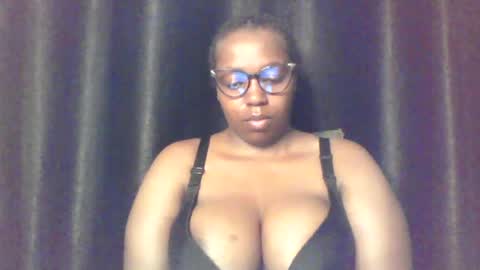 Snapshot of queen_melanine chatting on July 29, 4:10 am QUEEN online show from July 29, 4:10 am
