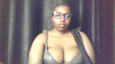 Snapshot of queen_melanine chatting on July 30, 4:11 am QUEEN online show from July 30, 4:11 am