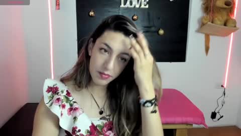 Snapshot of queen_natttyy chatting on December 24, 4:33 am queen_natttyy online show from December 24, 4:33 am