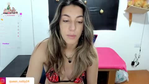 Snapshot of queen_natttyy chatting on December 25, 4:54 pm queen_natttyy online show from December 25, 4:54 pm