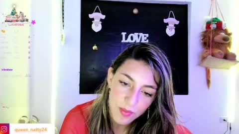 Snapshot of queen_natttyy chatting on December 27, 5:31 am queen_natttyy online show from December 27, 5:31 am