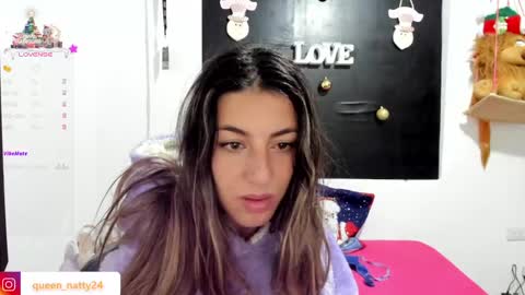 Snapshot of queen_natttyy chatting on December 28, 7:11 am queen_natttyy online show from December 28, 7:11 am