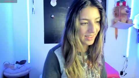 Snapshot of queen_natttyy chatting on January 3, 6:55 am queen_natttyy online show from January 3, 6:55 am