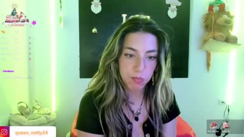 Snapshot of queen_natttyy chatting on January 5, 7:28 am queen_natttyy online show from January 5, 7:28 am