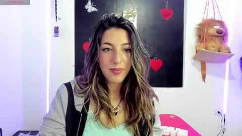 Snapshot of queen_natttyy chatting on January 10, 5:05 am queen_natttyy online show from January 10, 5:05 am