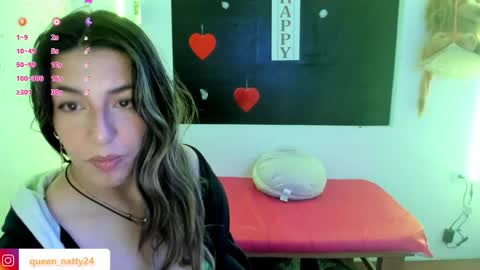Snapshot of queen_natttyy chatting on January 17, 7:51 am queen_natttyy online show from January 17, 7:51 am