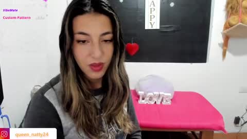Snapshot of queen_natttyy chatting on January 19, 2:57 am queen_natttyy online show from January 19, 2:57 am