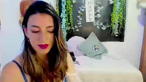 Snapshot of queen_natttyy chatting on September 8, 3:11 pm queen_natttyy online show from September 8, 3:11 pm