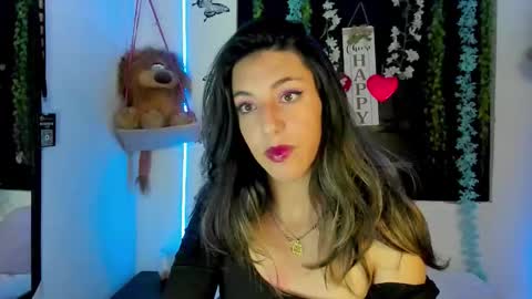 Snapshot of queen_natttyy chatting on February 18, 1:56 am queen_natttyy online show from February 18, 1:56 am