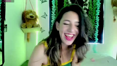 Snapshot of queen_natttyy chatting on April 22, 2:29 pm queen_natttyy online show from April 22, 2:29 pm
