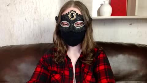 Snapshot of queen_nora chatting on May 9, 10:15 pm Nora online show from May 9, 10:15 pm