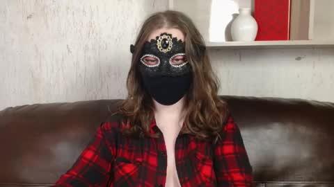 Snapshot of queen_nora chatting on May 14, 11:00 pm Nora online show from May 14, 11:00 pm