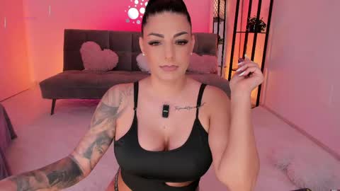 Snapshot of queen_of_deepthroat chatting on May 25, 3:45 am queen_of_deepthroat online show from May 25, 3:45 am