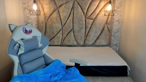   online show from February 7, 11:45 am