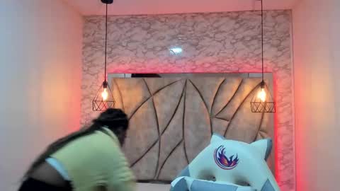   online show from February 22, 11:46 am