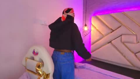   online show from November 17, 11:27 am