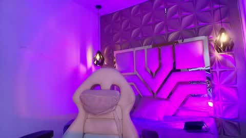   online show from April 29, 11:58 am