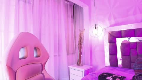 Snapshot of queen_perla_ chatting on May 27, 12:13 pm online show from May 27, 12:13 pm
