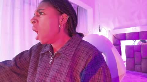 Snapshot of queen_perla_ chatting on May 29, 12:14 pm online show from May 29, 12:14 pm