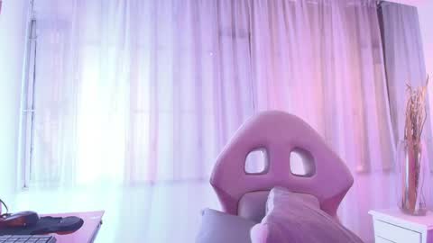 Snapshot of queen_perla_ chatting on June 1, 12:07 pm online show from June 1, 12:07 pm