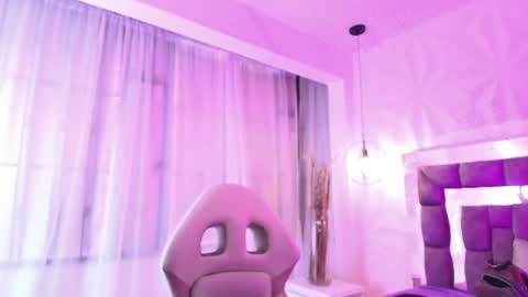 Snapshot of queen_perla_ chatting on June 24, 12:26 pm online show from June 24, 12:26 pm