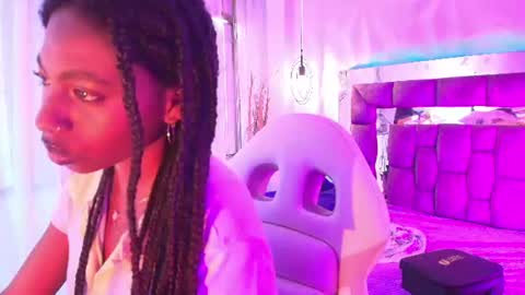 Snapshot of queen_perla_ chatting on July 4, 1:39 pm online show from July 4, 1:39 pm